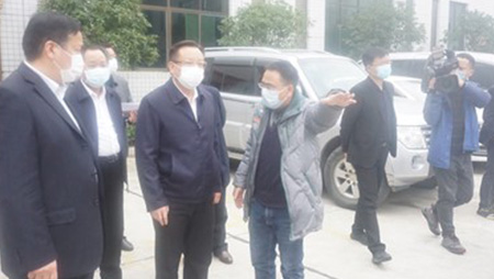 Huaihua Mayor Lei Shaoye and his party came to our company to guide the production of medical protec